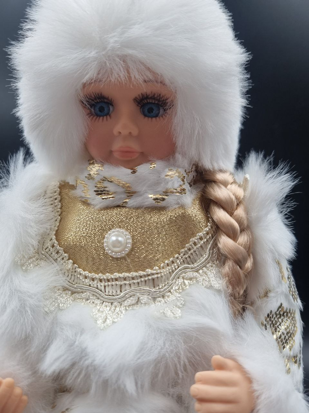 Снегурочка 30см музыкальная в золотой шубе ST200B