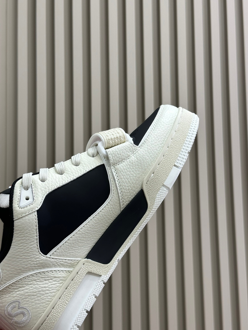 Louis Vuitton Trainer (2 colors)