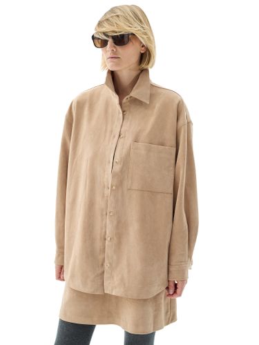 Бежевая рубашка из эко-замши