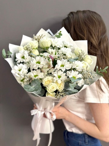 Авторский букет в белой гамме