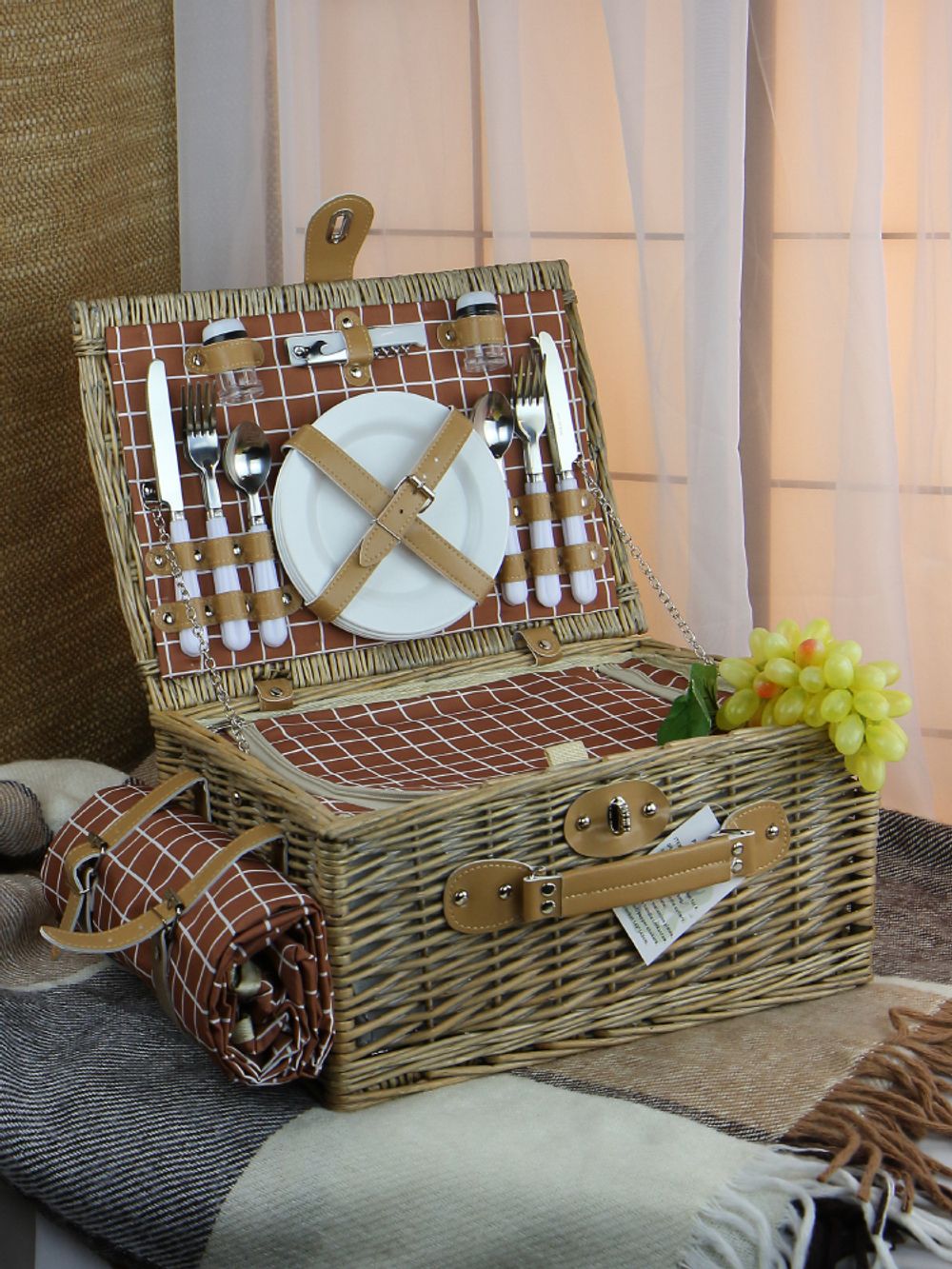 HOLYDAY BASKET Набор для пикника с термосумкой и пледом на 4 персоны