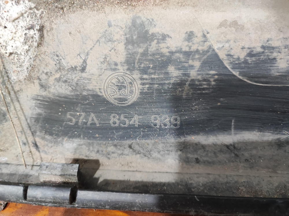 Накладка двери передней левой Skoda Karoq 17-нв Б/У Оригинал 57A854939