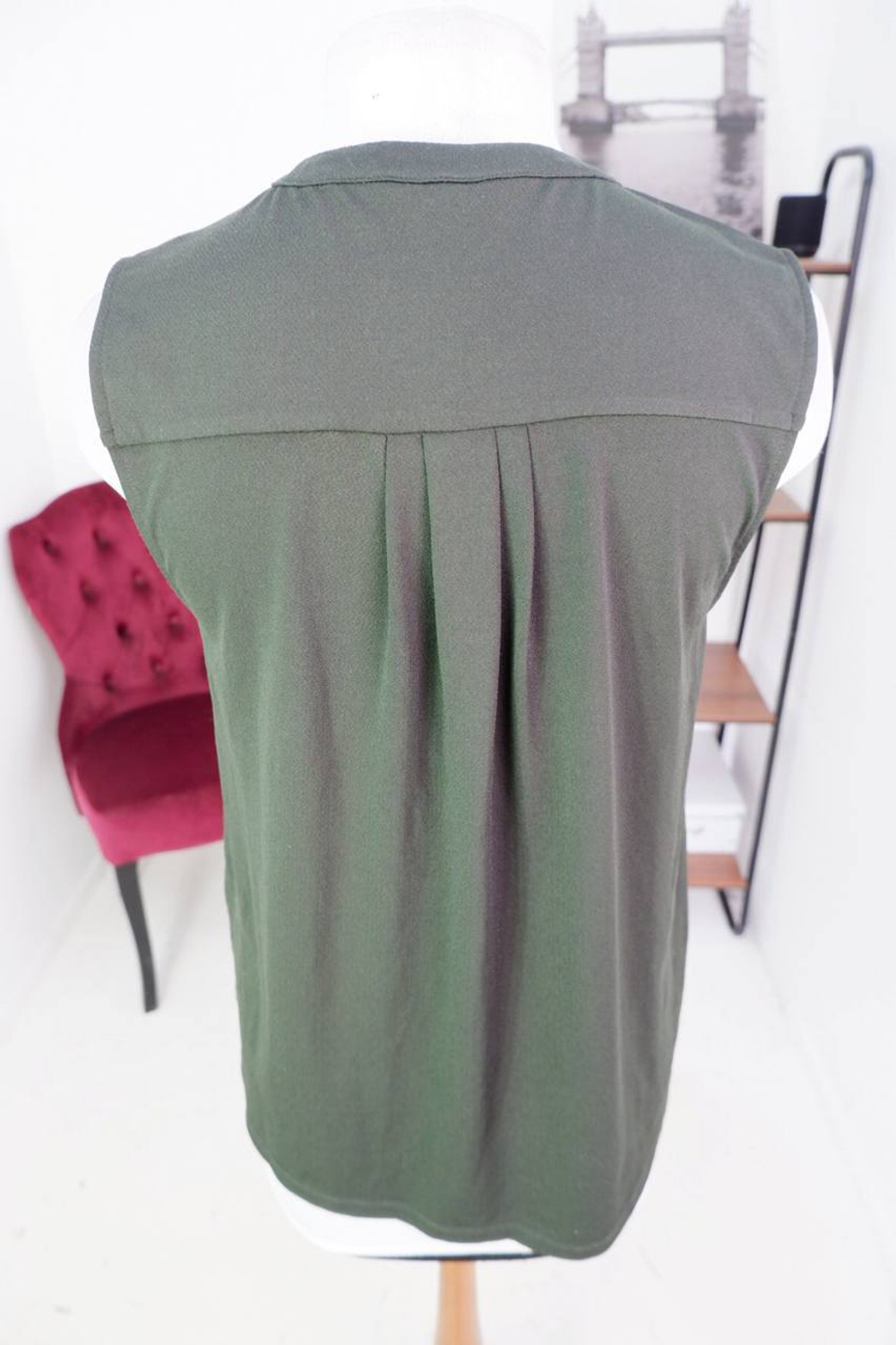 Блузка H&M модного оттенка, визуально на 46 размер