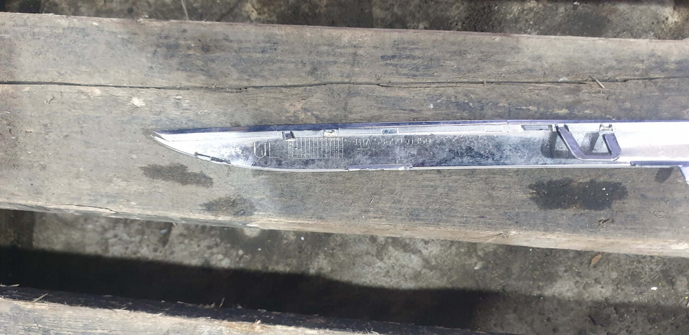 Молдинг решетки радиатора левый нижний Mercedes C-Class (W205) 14-18 Б/У Оригинал A2058880273