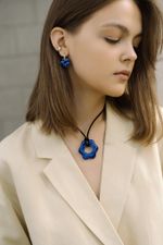 Подвес Цветок maxi на шнурке, синий, керамика