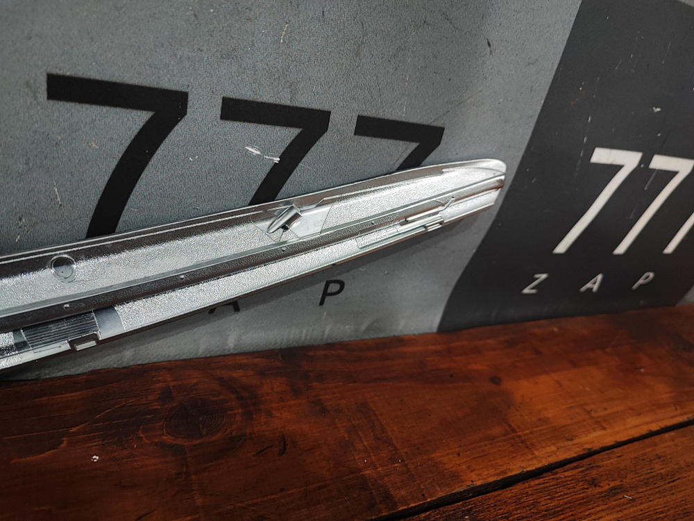 Накладка фары правой Kia Seltos 19-нв Б/У Оригинал 92138Q5000