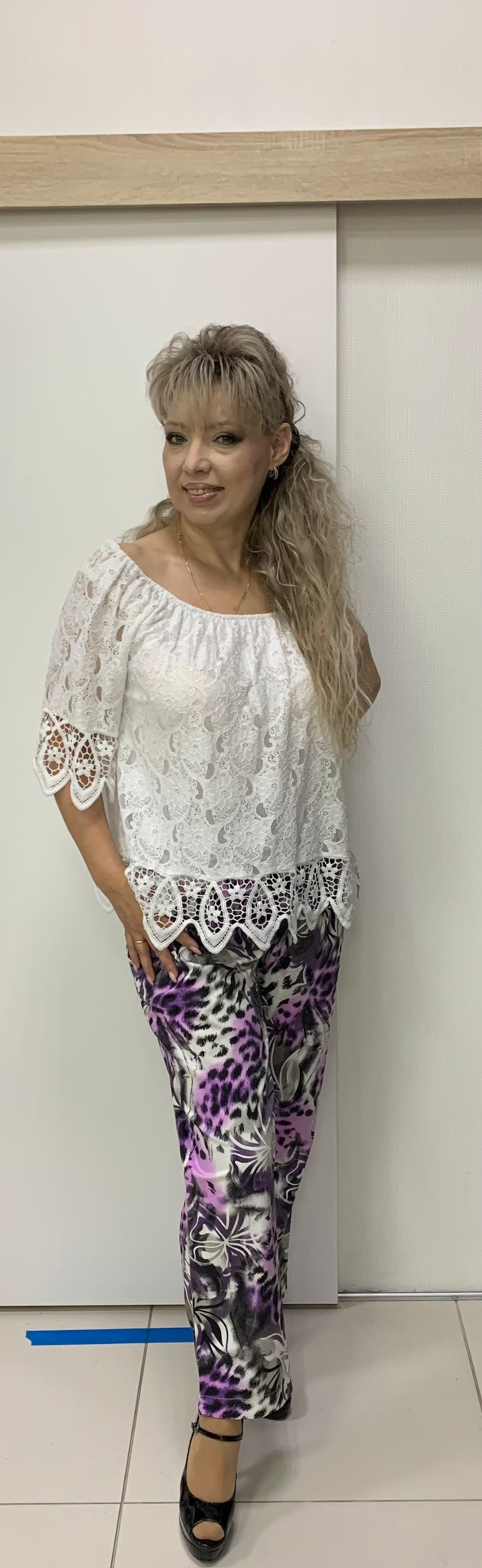 Цветные стрейчевые брюки из хлопка, на резинке с кармашками