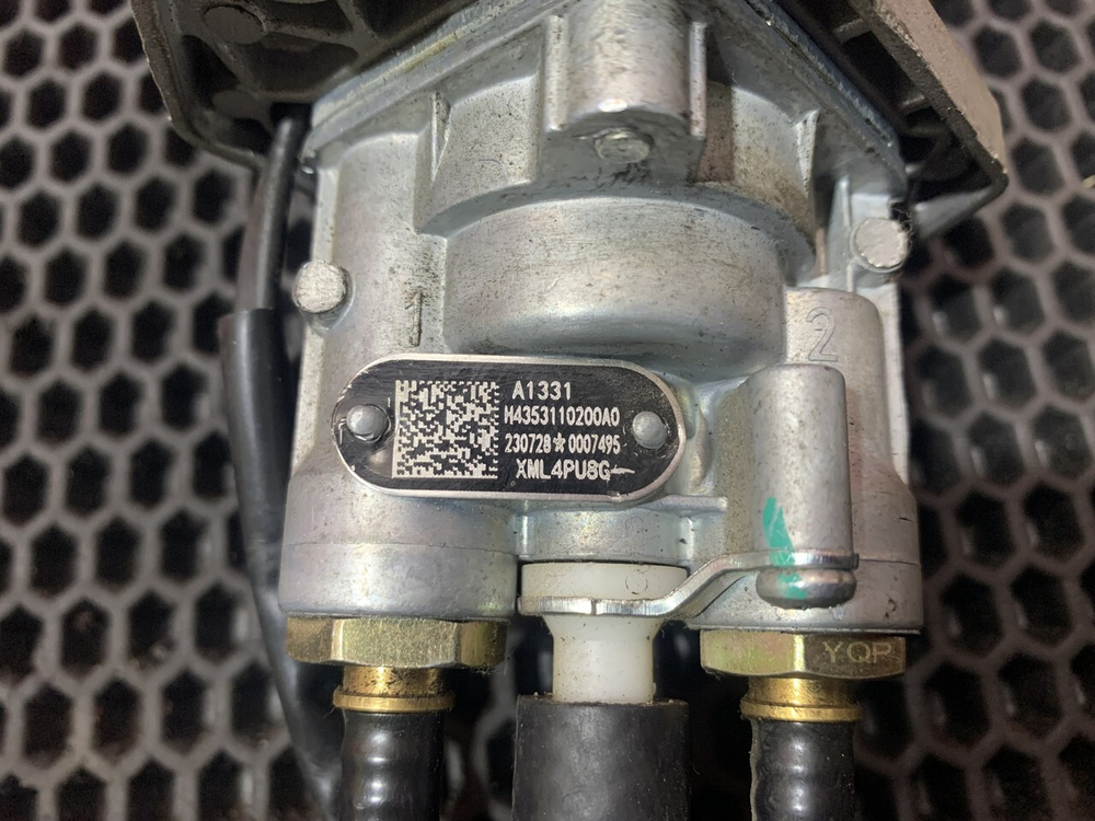 Кран ручного тормоза 2023г