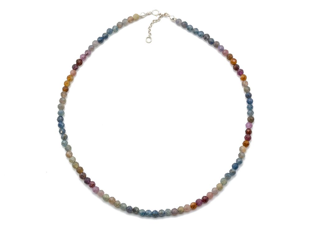 Чокер из корунда