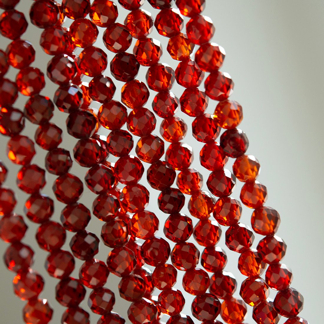 Фианиты, оттенок "Спессартин", 4мм, шар, микроогранка