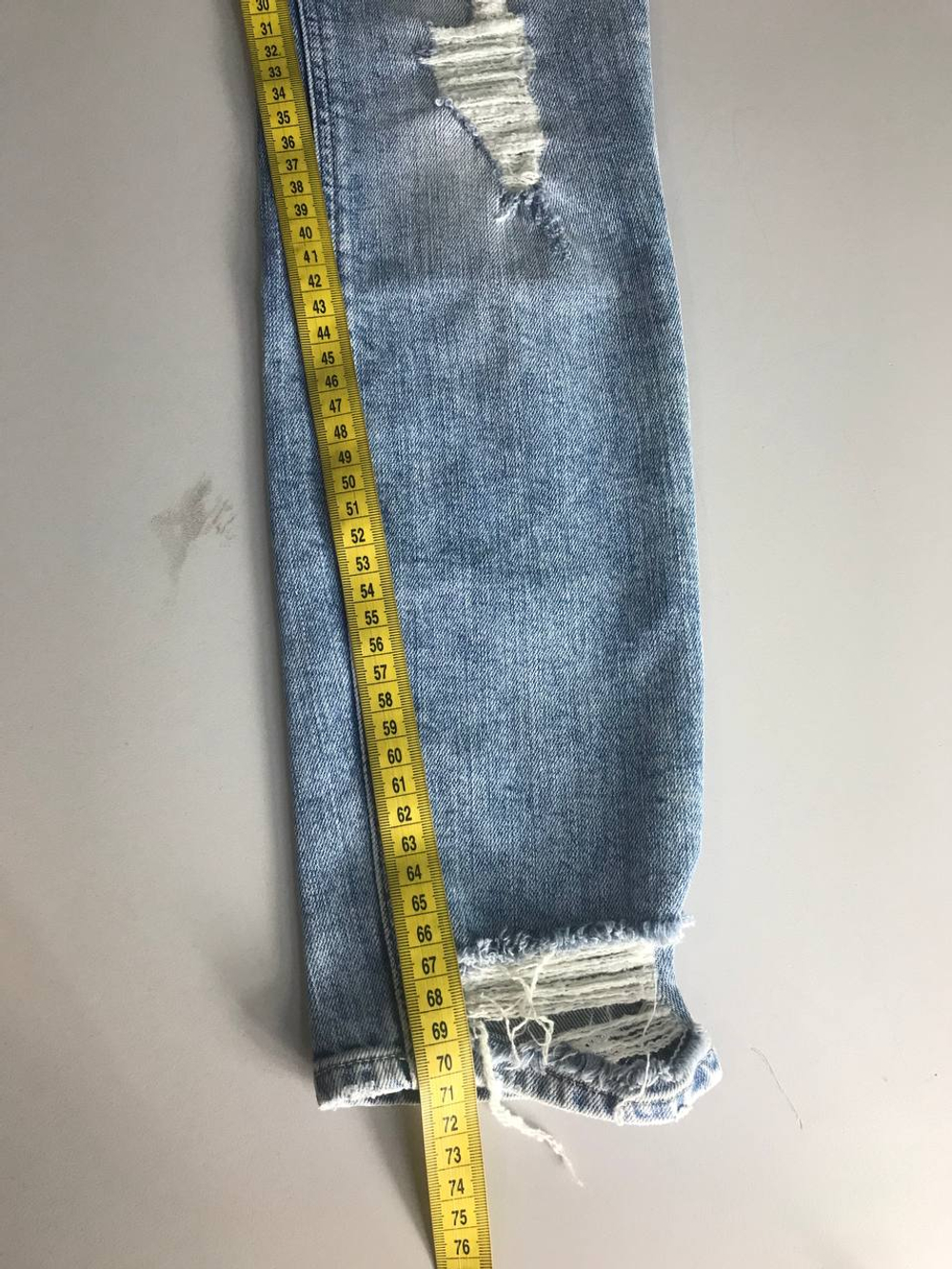 Джинсы Zara с порезами, маркировка 34, визуально на 40 размер