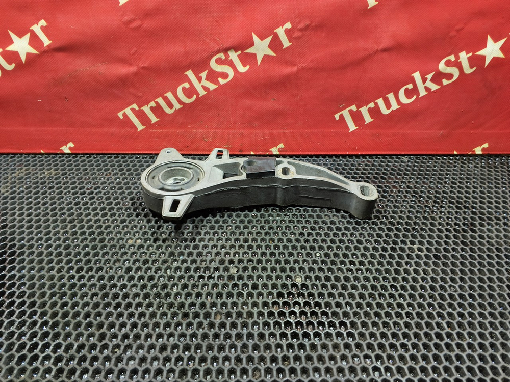 Кронштейн интеркулера правый 2019г.