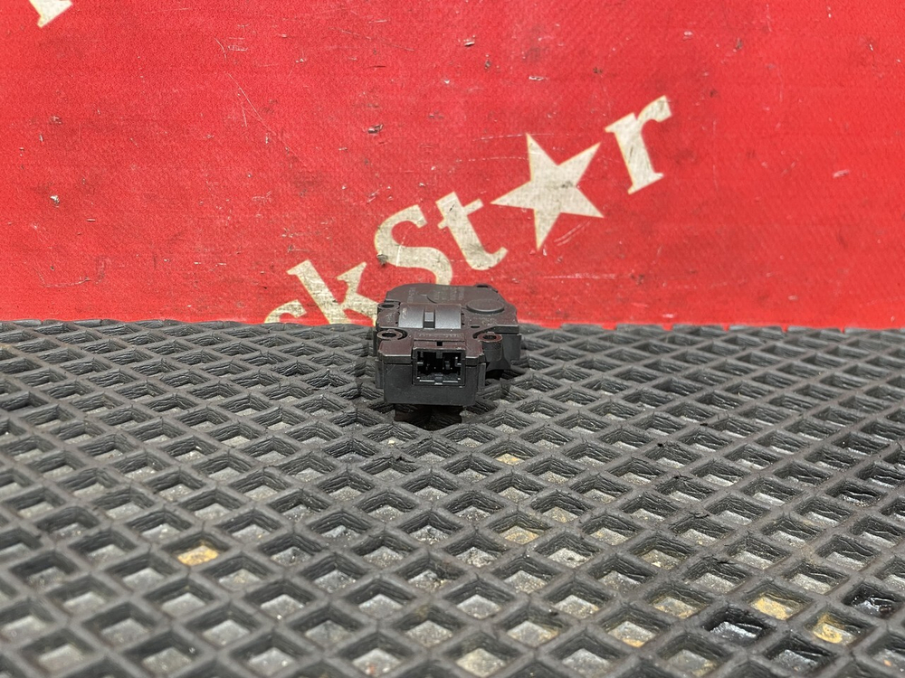 Моторчик заслонки отопителя 2018г