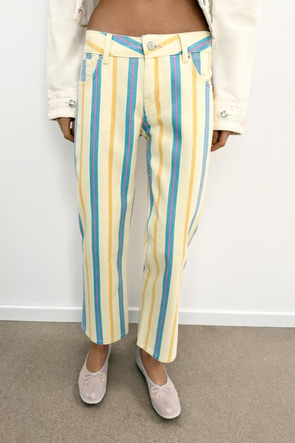 ZARA ДЖИНСЫ TRF ПРЯМОГО КРОЯ С НИЗКОЙ ПОСАДКОЙ В ПОЛОСКУ, ПОЛОСКИ