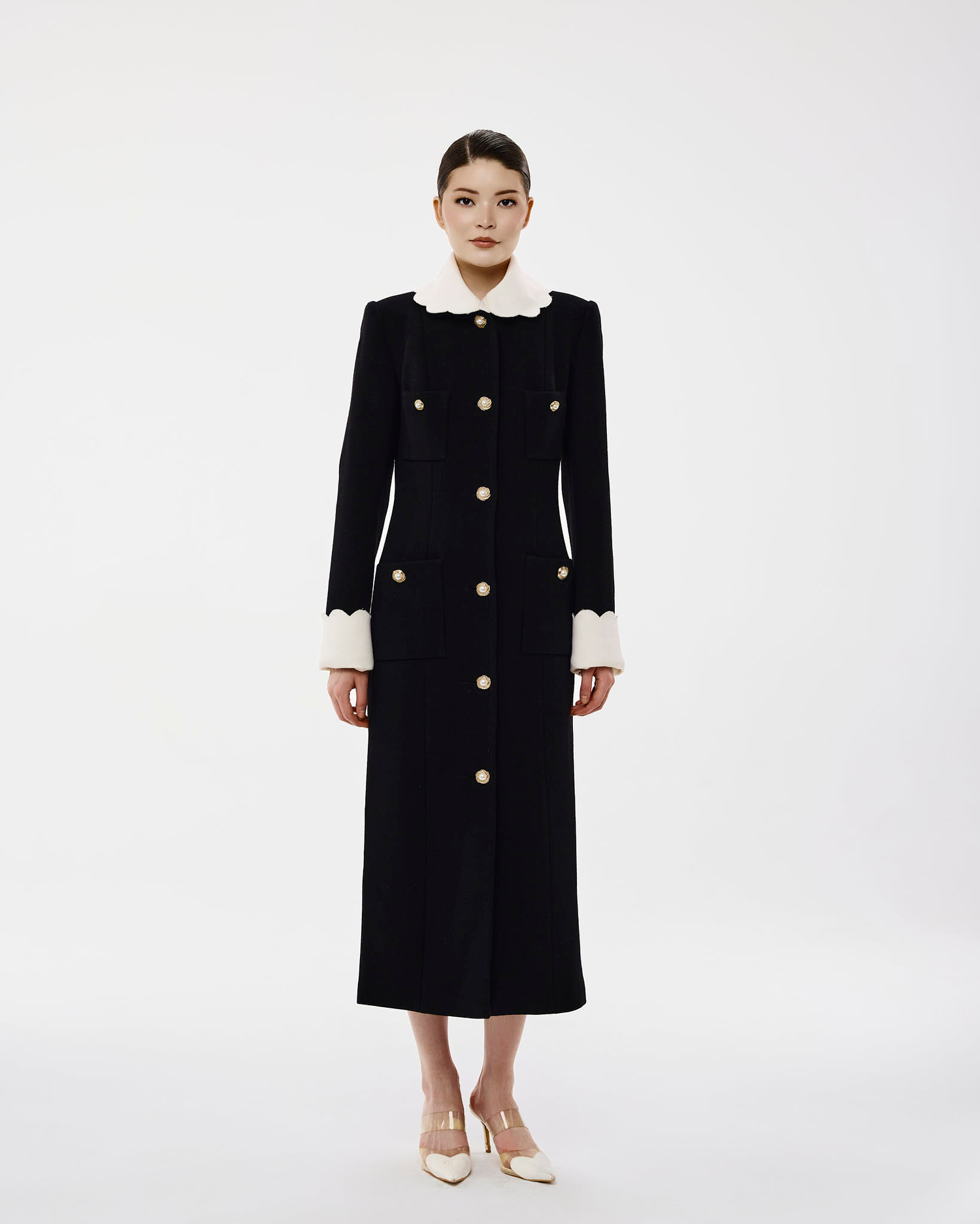 Пальто с нарядными пуговицами