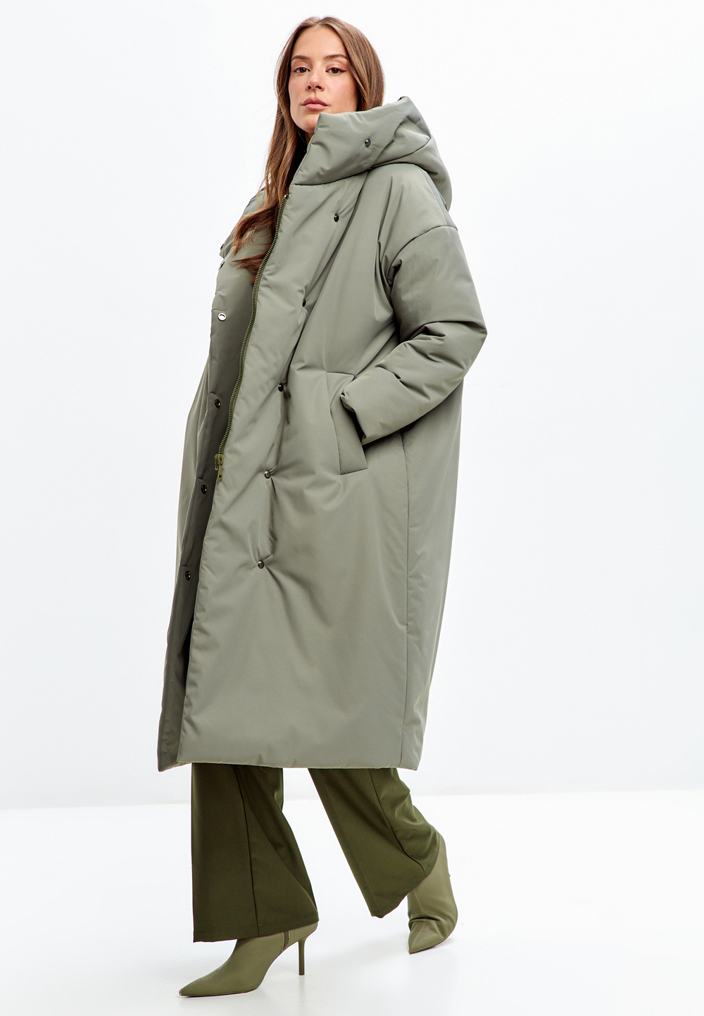 Пальто в минималистичном стиле