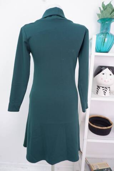 Платье изумрудного цвета 44 размер, новое