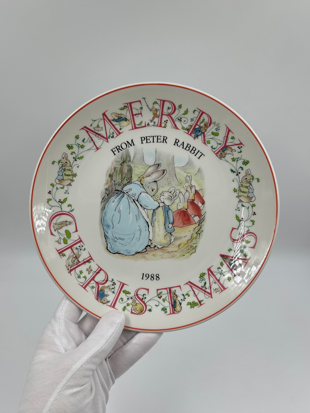 Тарелка Merry Christmas from Peter Rabbit Wedgwood 1988 год