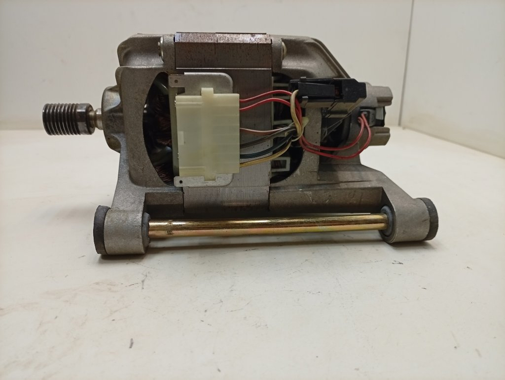 WDN2067WF кт37 Двигатель для стиральной машины Indesit 160075830 б/у