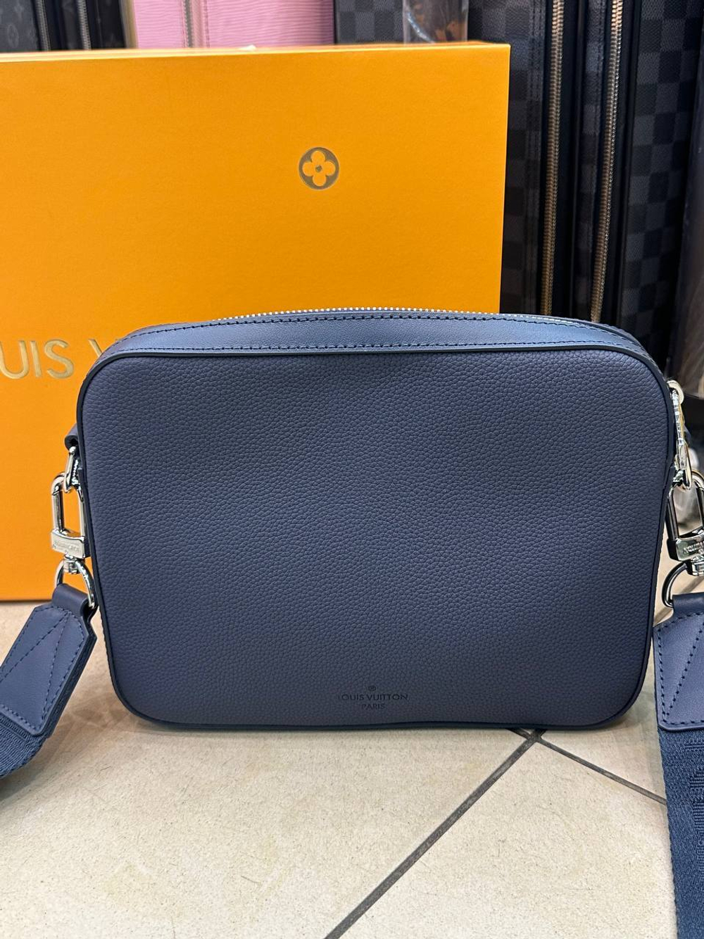 Сумка-мессенджер Louis Vuitton