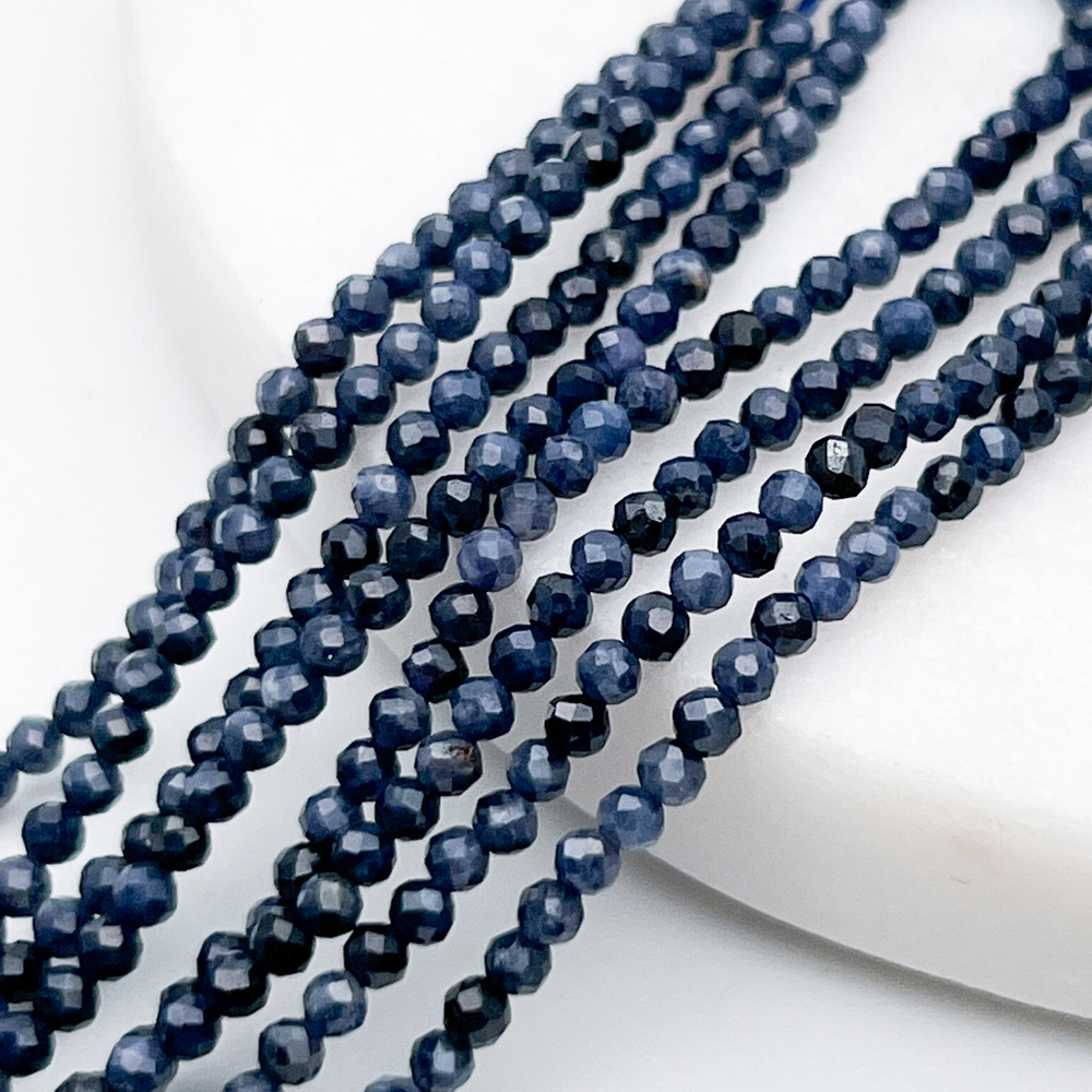 Корунд синий граненый бусины, диаметр около 2,3 мм, цена за нить 38 см