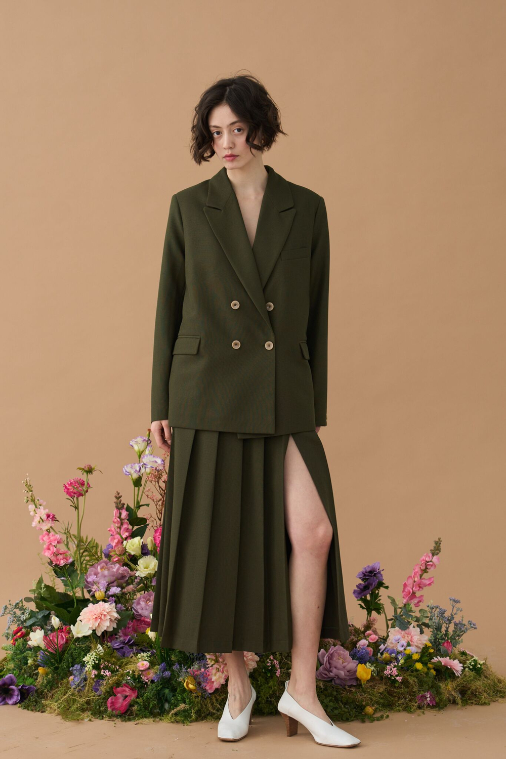 Юбка миди со складками и разрезом