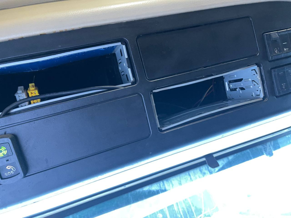 Shacman (Shaanxi) SX* 4x2 Седельный тягач SX4188YY381 (Дизельный, 12,5 л, 480 л.с., АТ)