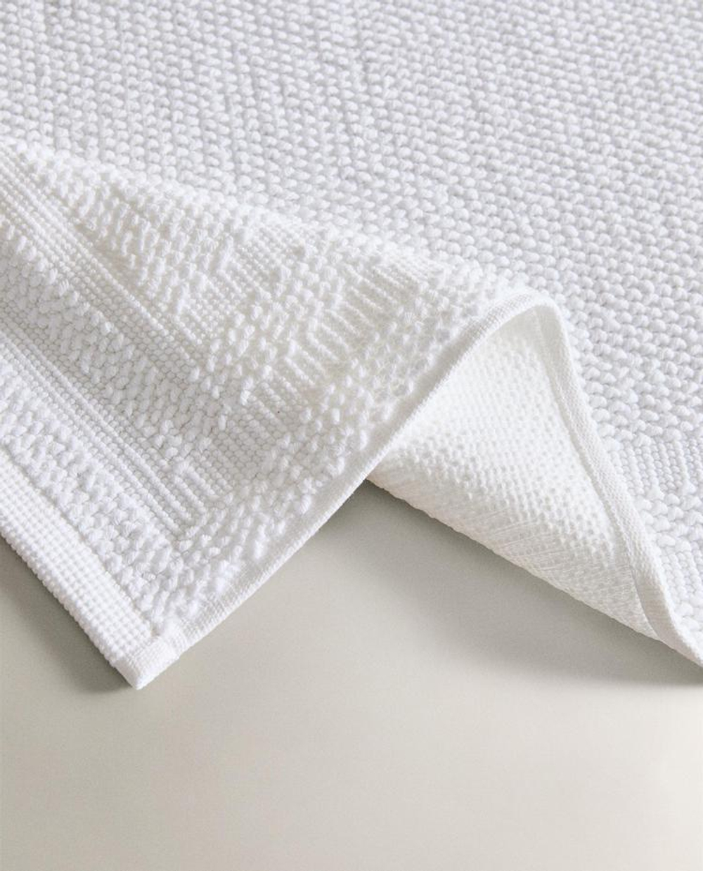 ZARA HOME КОВРИК ДЛЯ ВАННОЙ ИЗ ХЛОПКА С АНТИСКОЛЬЗЯЩЕЙ ПОВЕРХНОСТЬЮ, БЕЛЫЙ