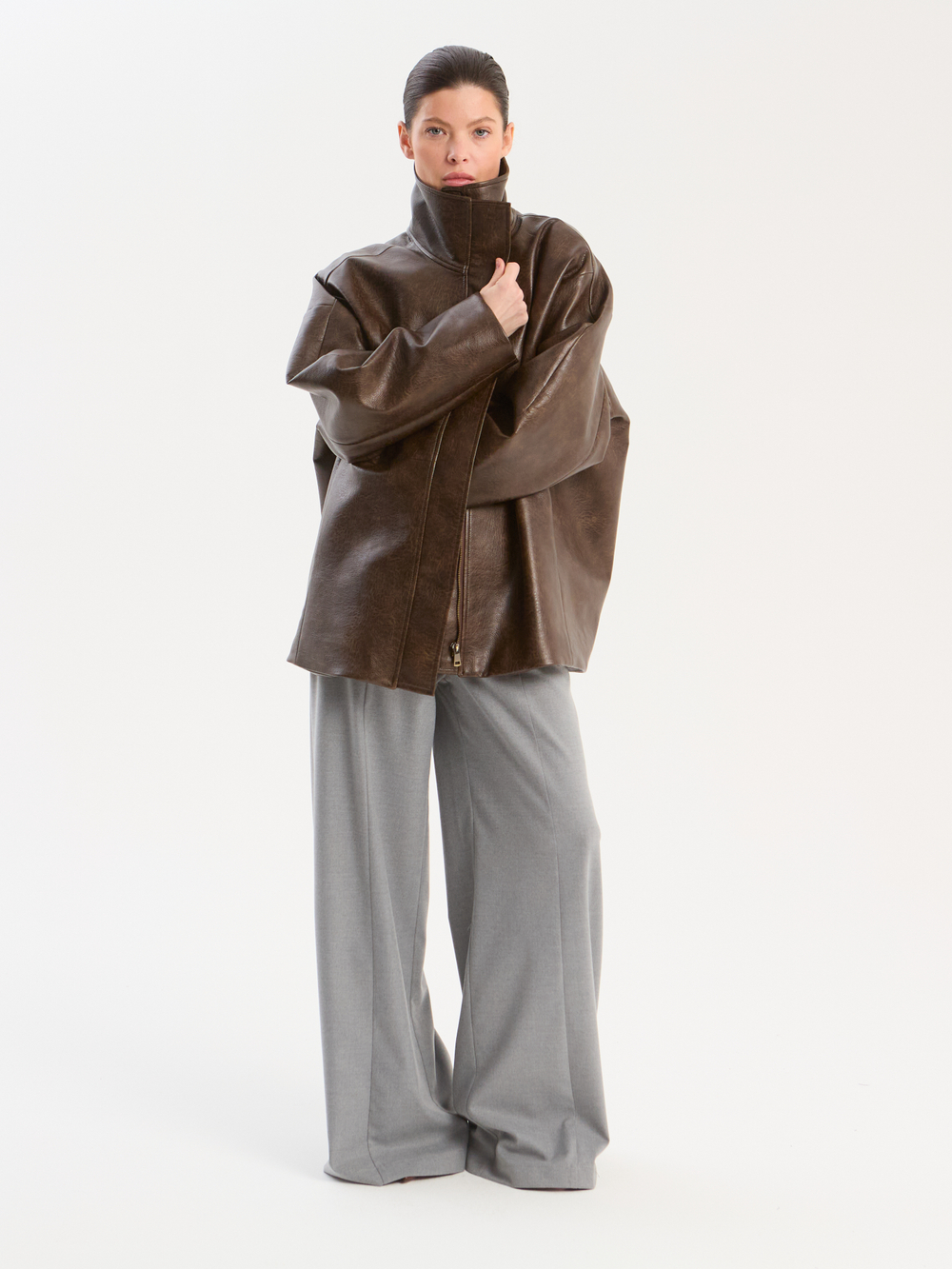 Куртка с воротником стойкой из экокожи