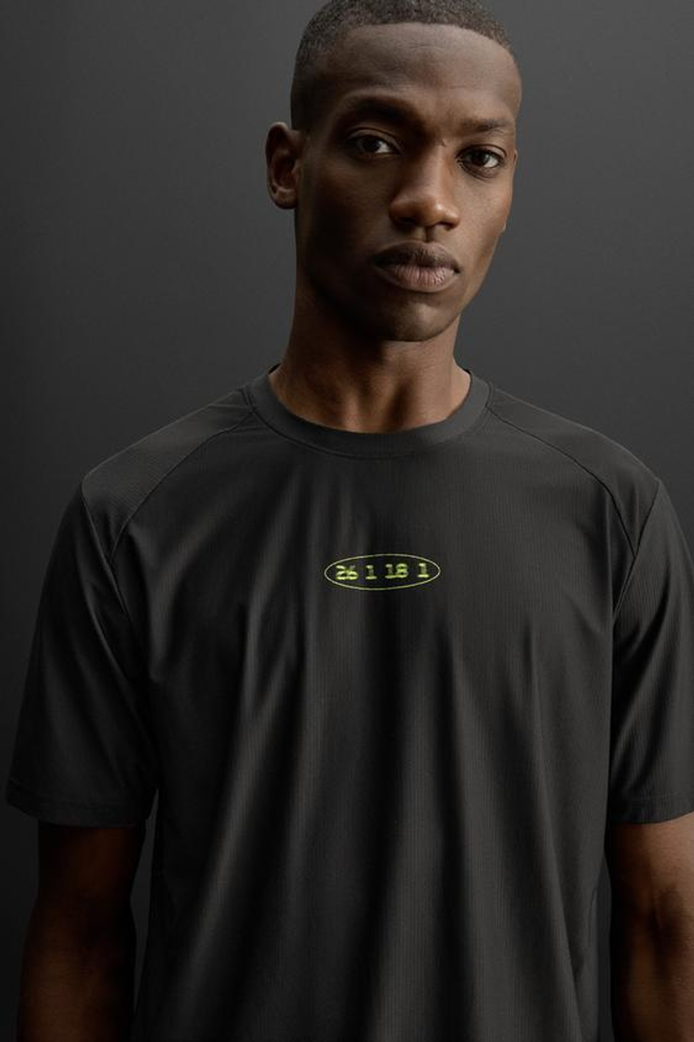 ZARA СПОРТИВНАЯ ФУТБОЛКА ИЗ РЕЛЬЕФНОЙ ТКАНИ, ЧЕРНЫЙ