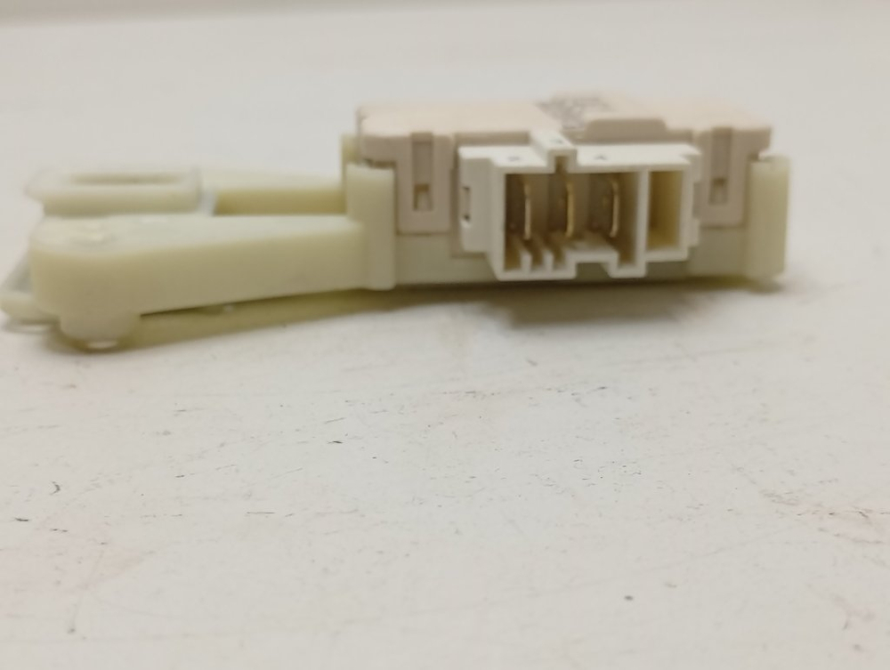 IWUB4085CIS кт59 Блокировка люка для стиральной машины Indesit 16001575905 б/у