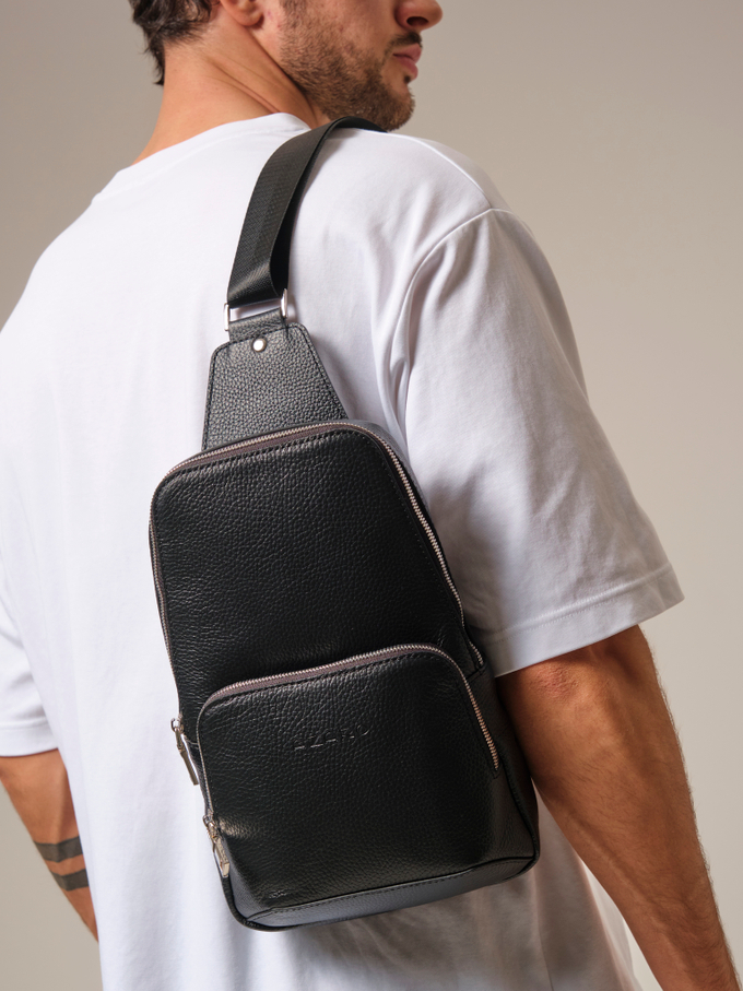 Сумка через плечо черная