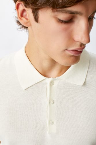 Молочная футболка-поло с пуговицами Laine