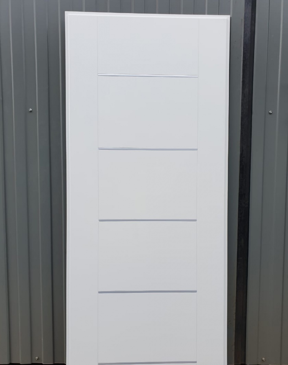 Входная металлическая дверь RеX (РЕКС) 11 Антик серебро / В-03 Белый ясень, молдинги хром