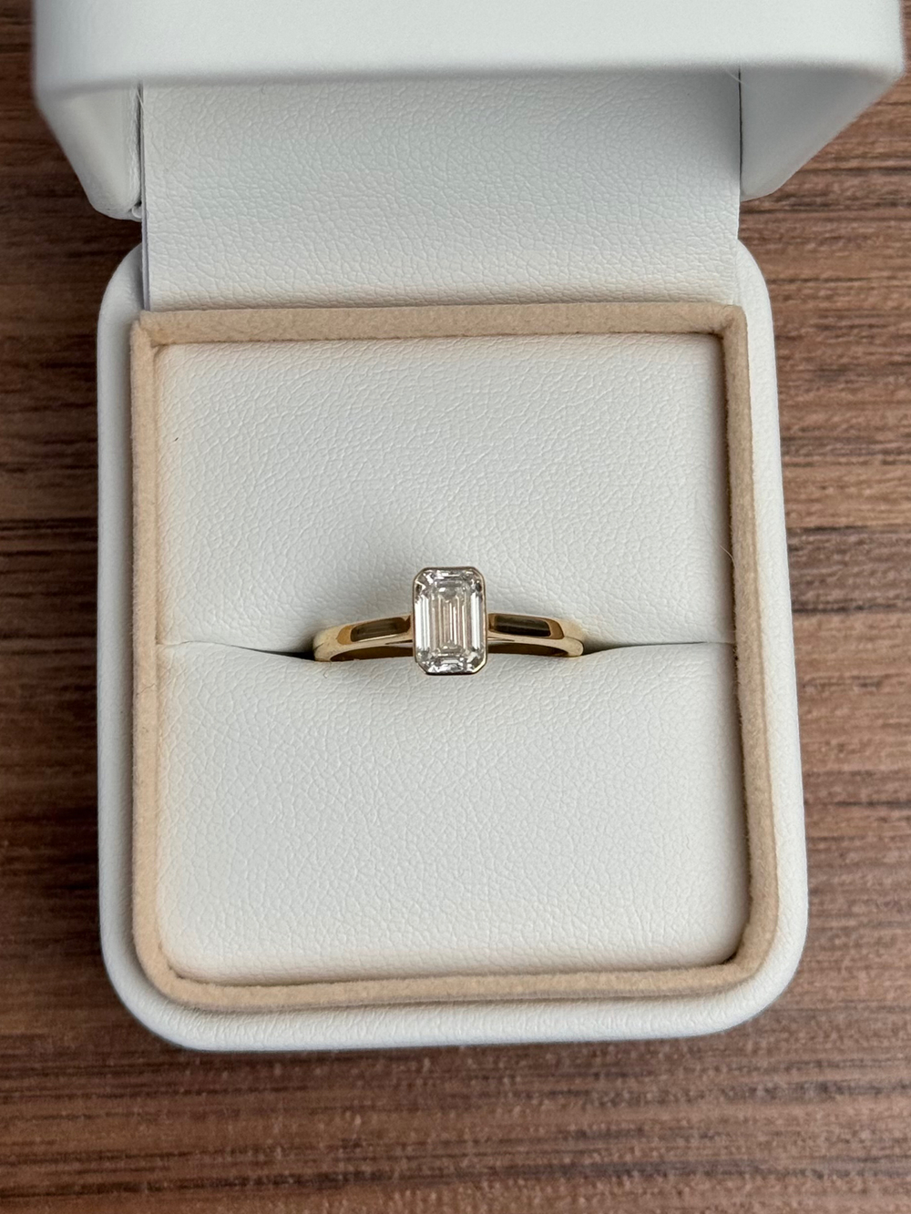 Кольцо с бриллиантом Эмеральд 1 ct