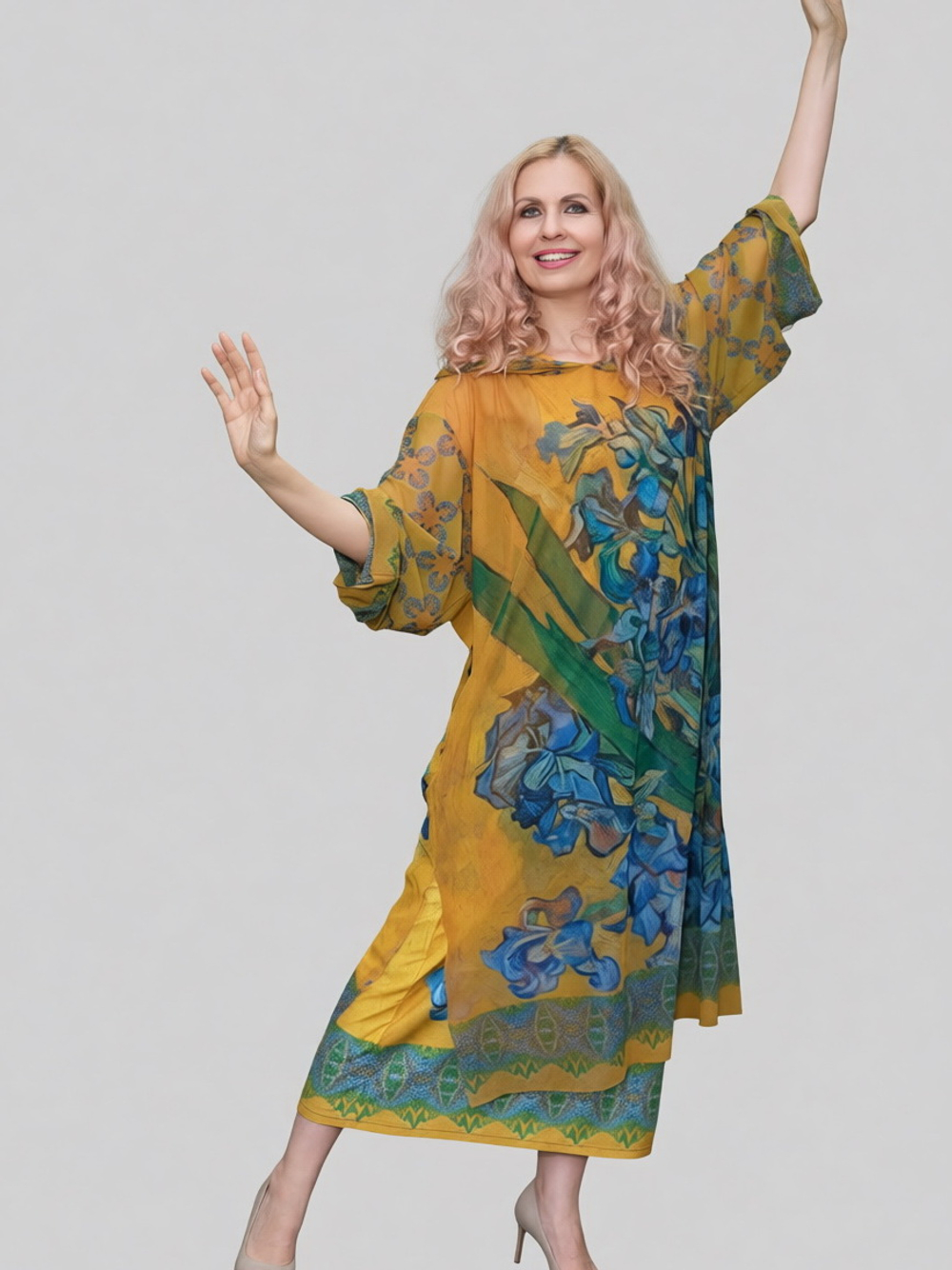 Полупрозрачное платье-туника с капюшоном «Ирисы», принт по мотивам картины Ван Гога "Ваза с ирисами на жёлтом фоне"