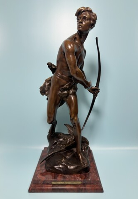 Скульптурная композиция «Охотник с луком»