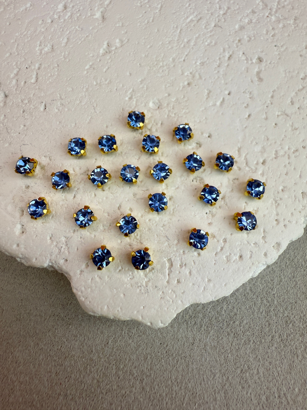 Шатоны 4 мм, Сапфир в золоте, 25 шт