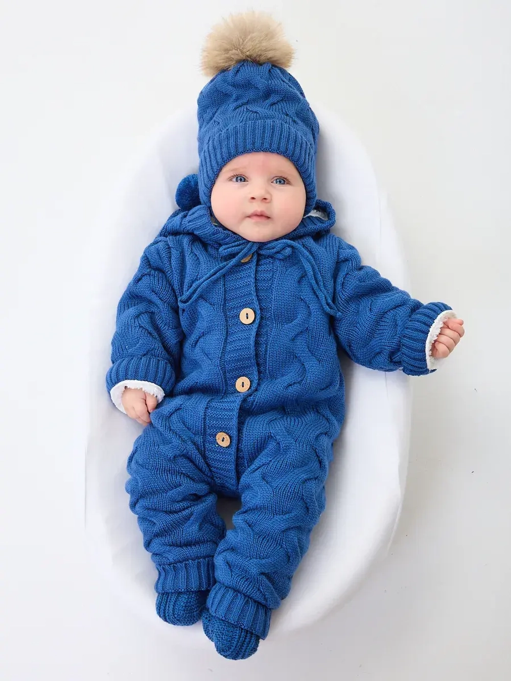 Комплект вязаный новорожденному: комбинезон+шапка+пинетки