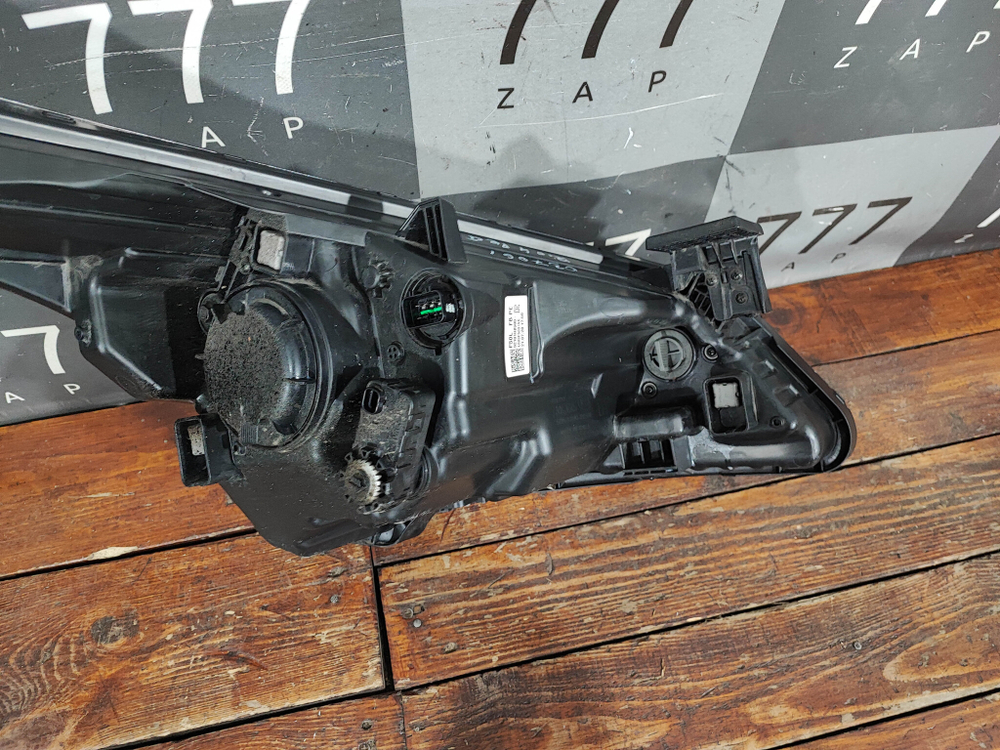 Фара левая галоген Kia Rio 4 (FB) 20-нв Б/У Оригинал 92101H0500