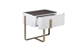 Тумбочка Garda Decor белая с металлическим каркасом и стеклянной столешницей