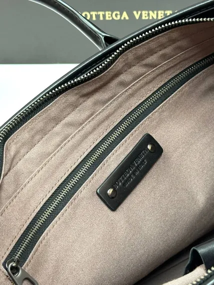Кожаный портфель Bottega Veneta Intrecciato на молнии с плечевым ремнем