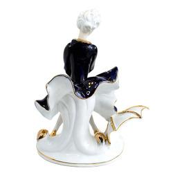 Дама с зонтиком. Фарфор, бисквитный фарфор, роспись ручная золотом. Италия, Autumn BSB. ХХ век