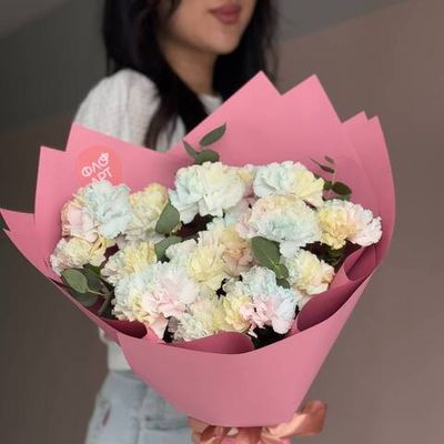 Букет «Фейерверк чувств» — большой букет радужных диантусов