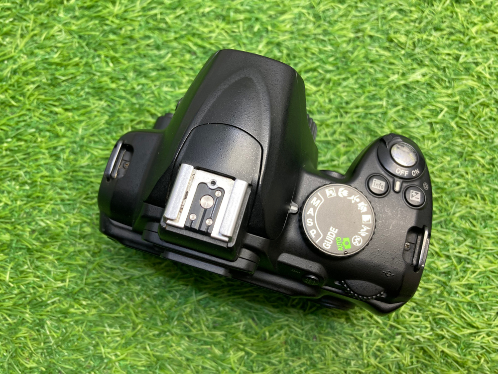 Nikon D3000 (93.000 кадров)