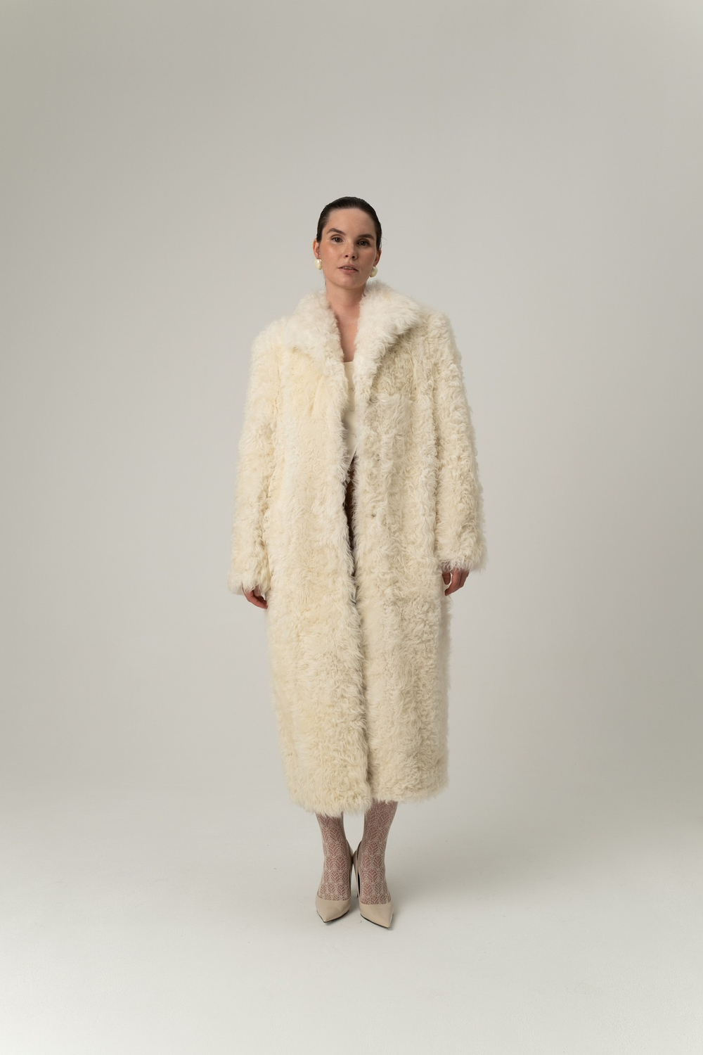 Длинная молочная шуба