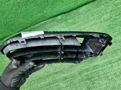 Решетка переднего бампера правая BMW X1 F48 15-19