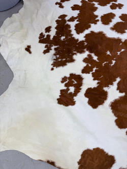 Коровья шкура на пол натуральная. 200 х 190 см