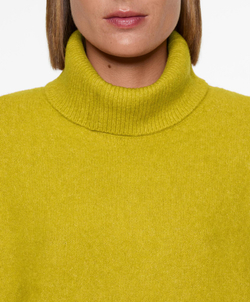 Oysho Вязаный свитер с высоким воротником, горчичный