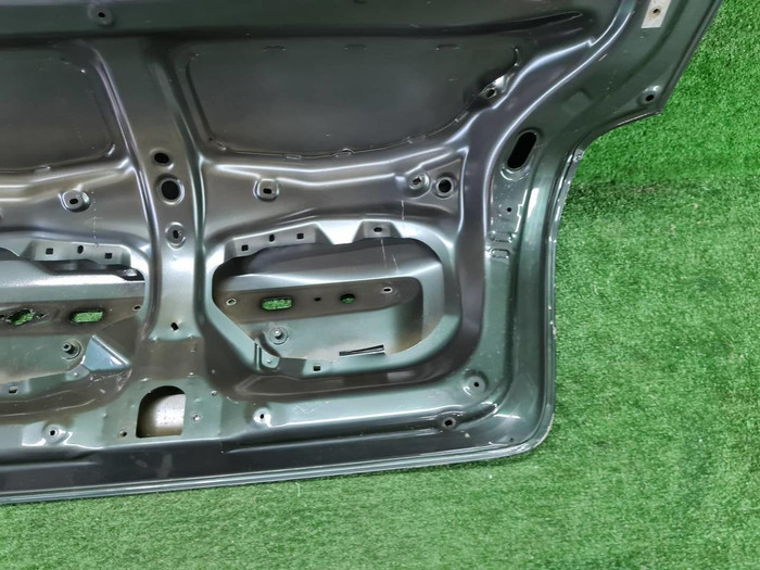 Крышка багажника Toyota Avensis 2 2003-2009 седан